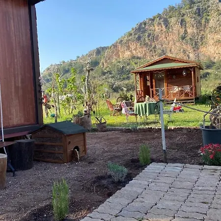 Nehir Bungalow, Mandarin לינה וארוחת בוקר *